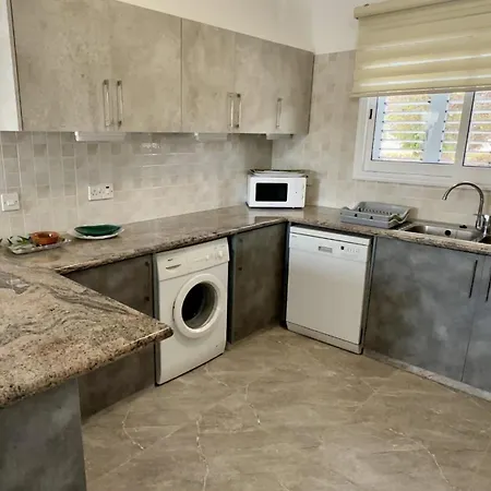 M & S Villa Coral Bay