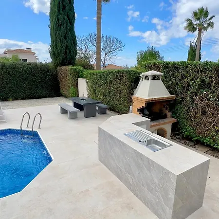 M & S Villa Coral Bay