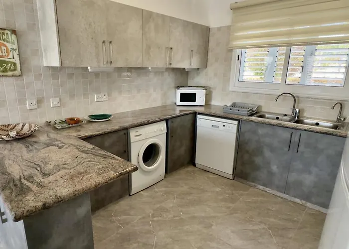 M & S Willa Coral Bay