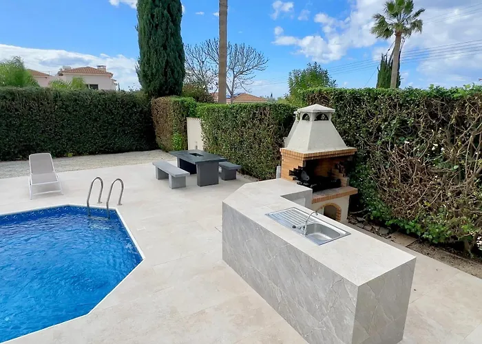 M & S Villa Coral Bay